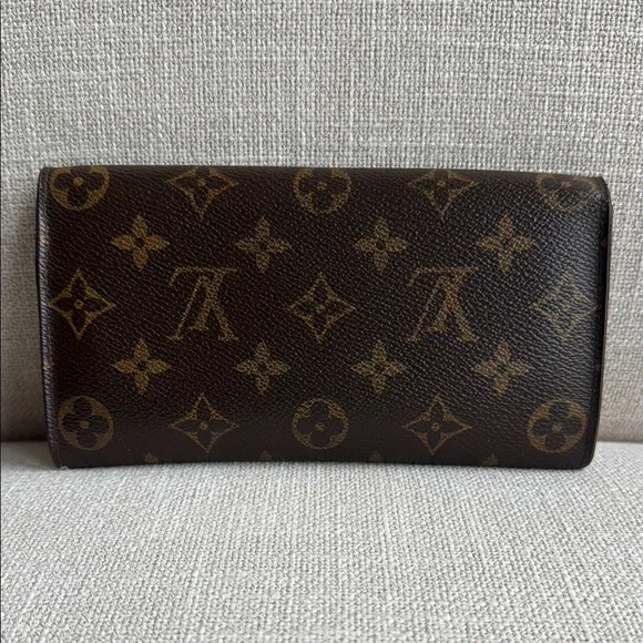 LV Monogram Sarah Wallet - Picture 3 of 13
